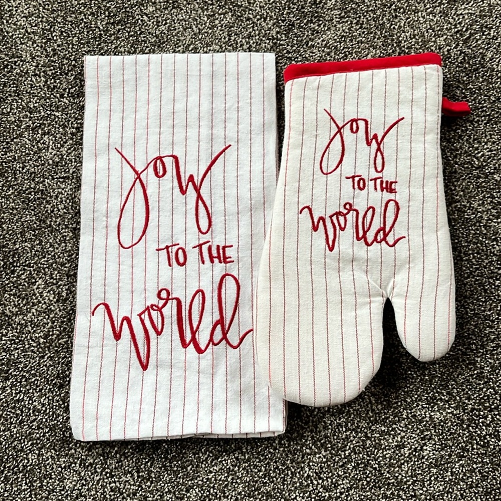 Hot pad glove and dish towel bundle